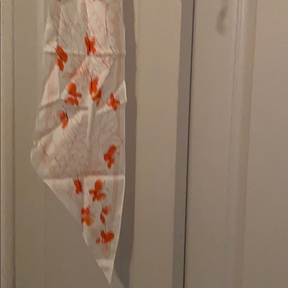 Silk like material scarf made by Vanna - Picture 1 of 3